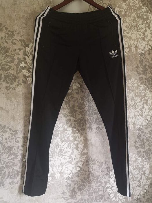Dres damski Adidas zakupiony w firmowym sklepie, oryginalny