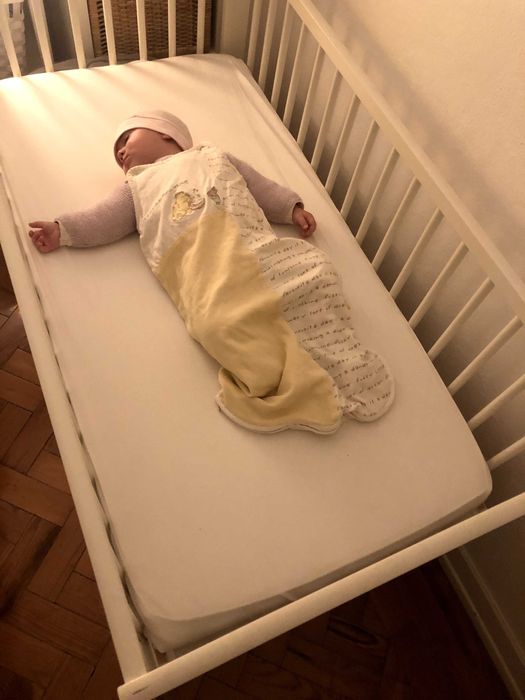 Berço com Altura do Estrado Ajustável + Colchão (Campo de Ourique)