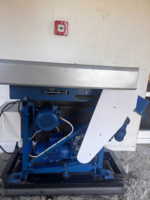 sieczkarnia, gilotyna, maszyna rolnicza do cięcia paszy, ziół itp.