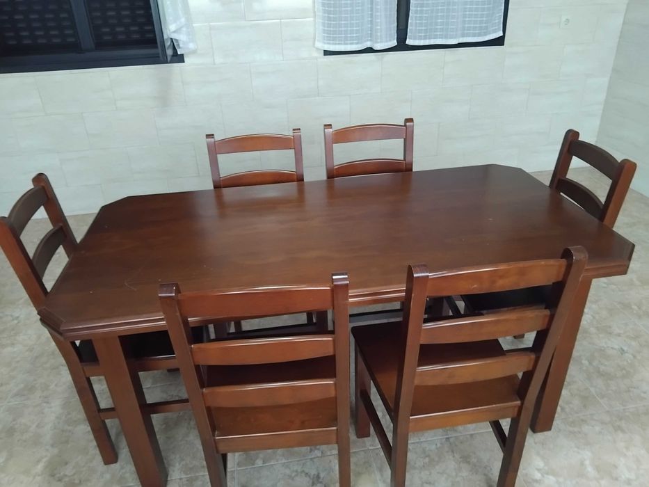 Mesa de cozinha e 6 cadeiras