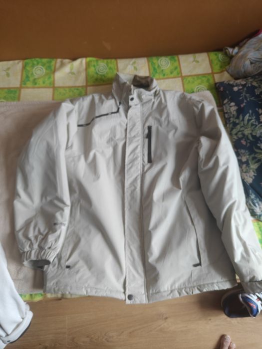 Белая курточка на мальчика 60-62 размер XXL, теплая удобная