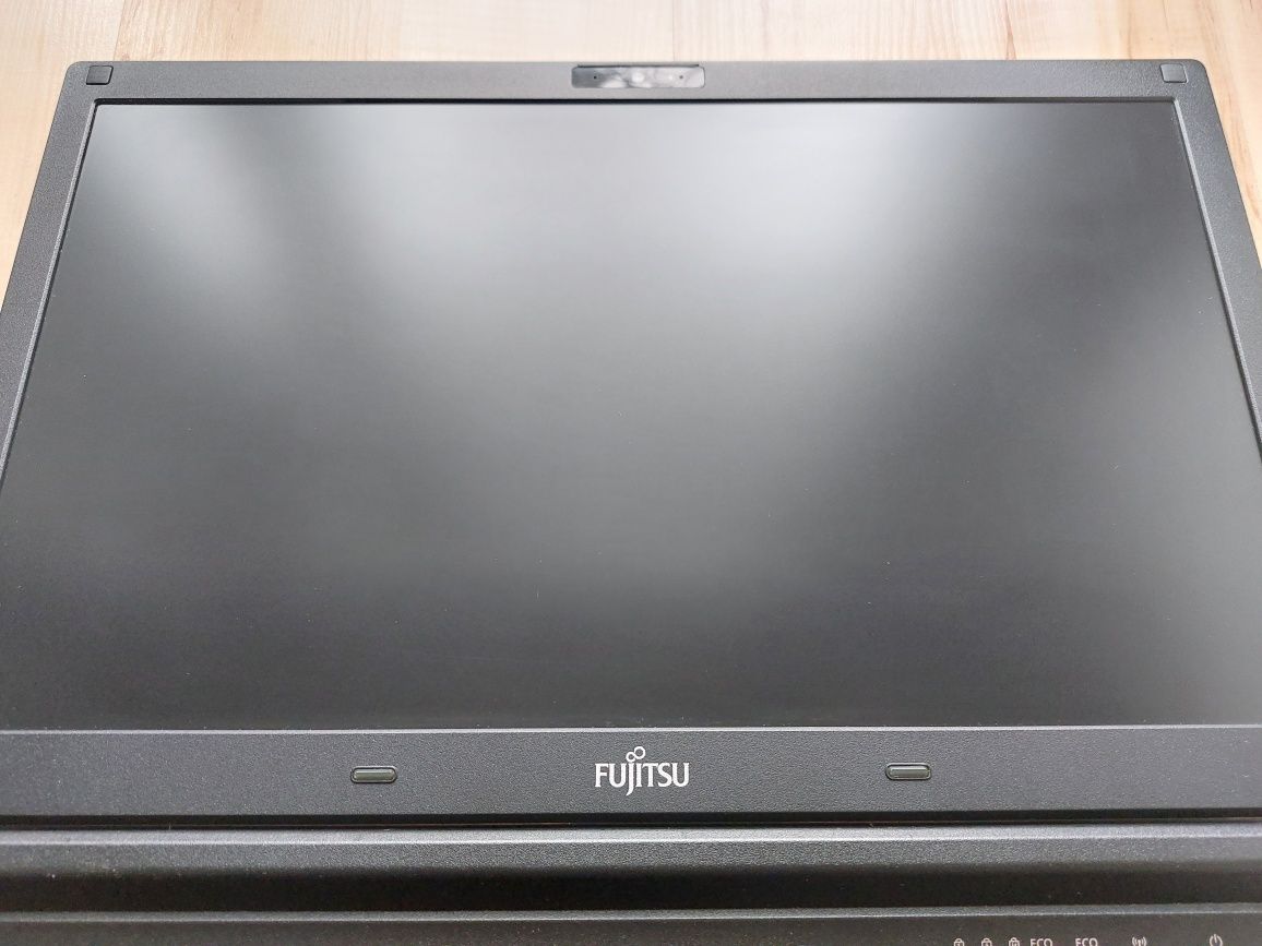 Fujitsu Lifebook E556 i5-6300U/16GB/256 SSD/FHD