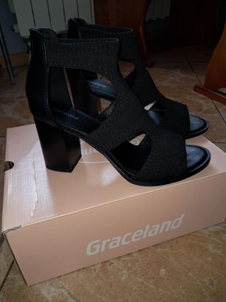 Buty na obcasie *NOWE*