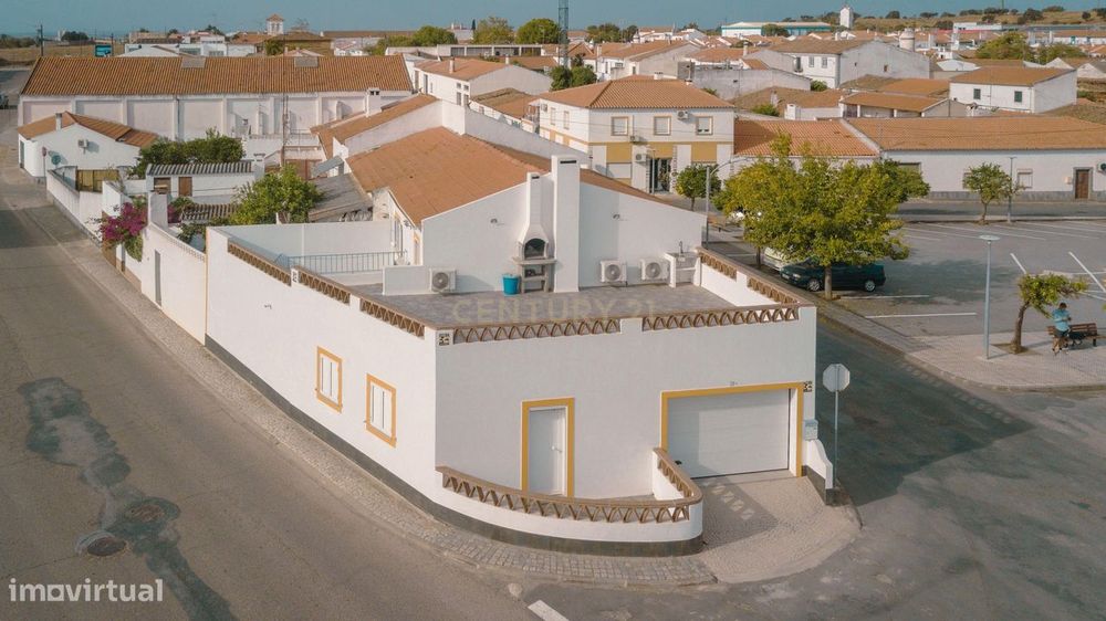 Moradia T3 com Terraços, Suite e Churrasqueira – Mourão, Alentejo