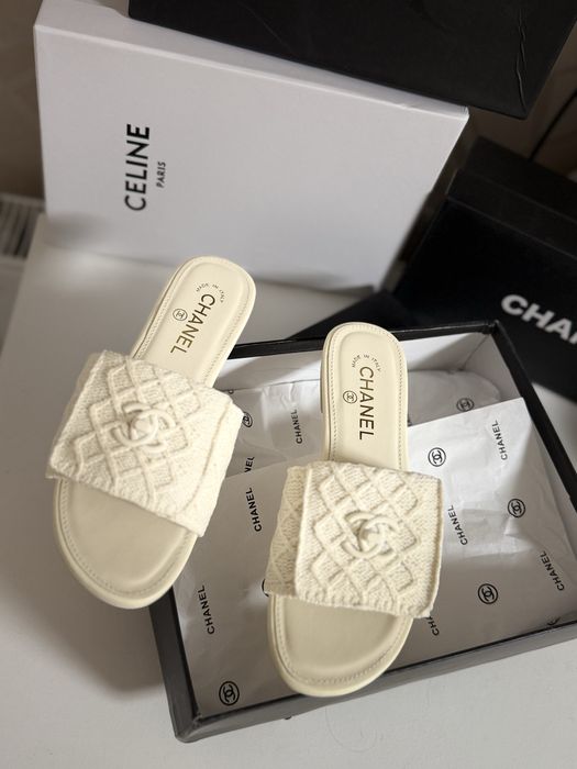 Шльопанці Chane** молочного кольору 36-39