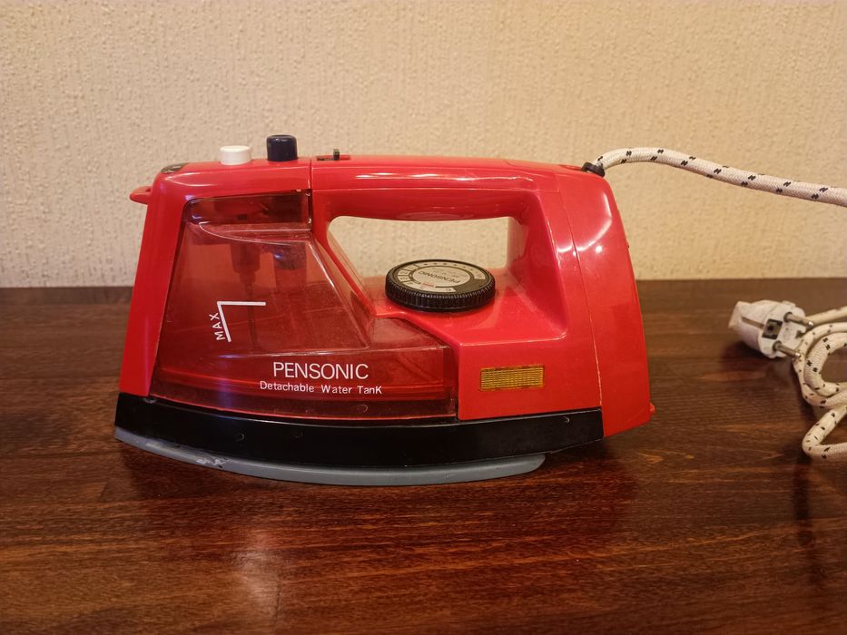 Утюг с отпаривателем