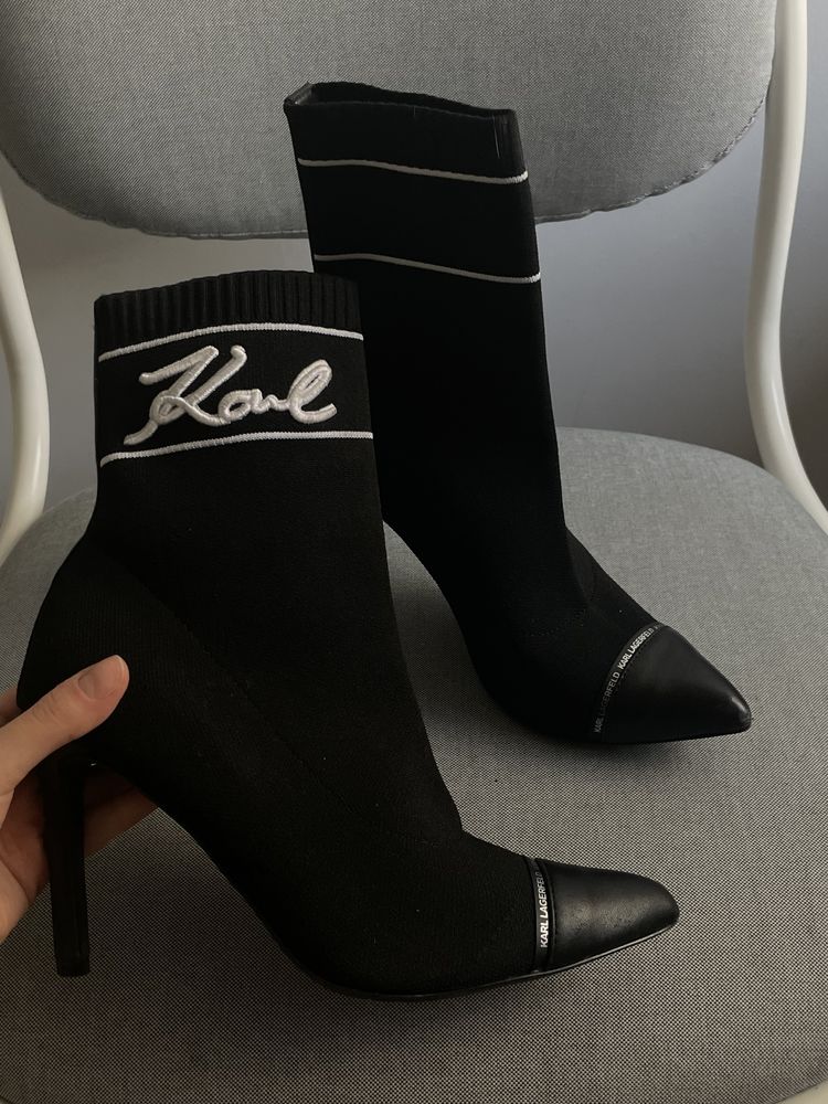 Karl Lagerfeld- eleganckie botki na obcasie