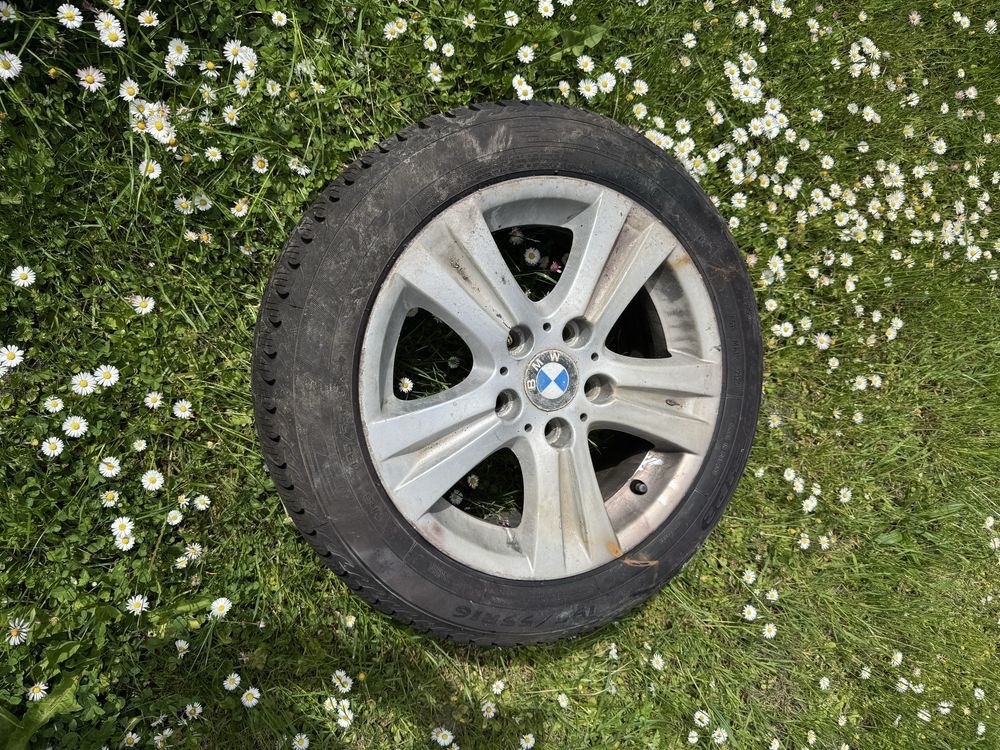 Dwie felgi bmw z oponami zimowymi 16