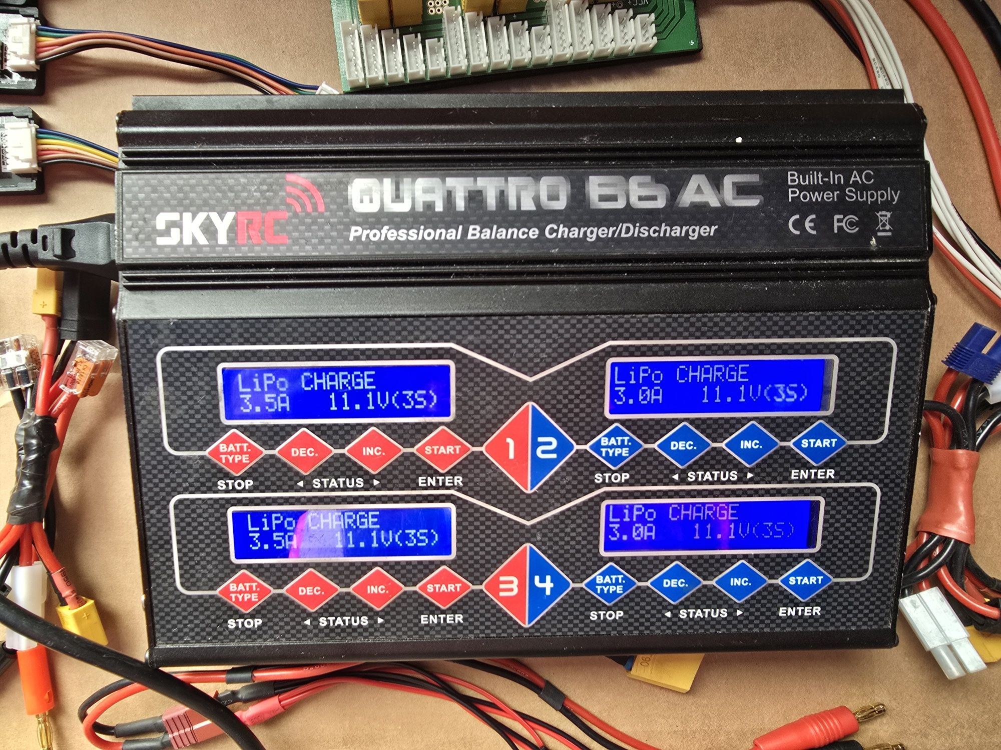 Ładowarka rc skyrc quattro b6 ac 4 pakiety