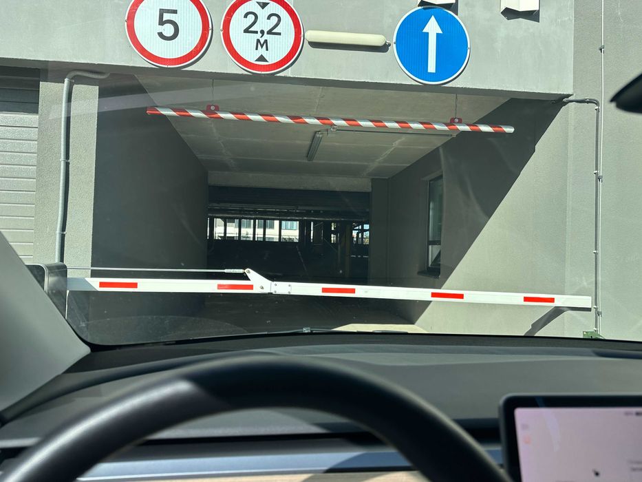 Паркінг Варшавський 3 Варшавський + з Зарядкою! Єлектромобіль