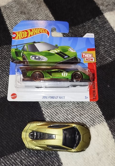 Hot whells Ford i Lamborghini.