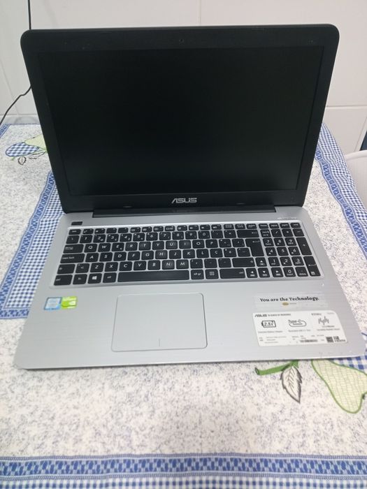 Asus K556U para peças, não liga