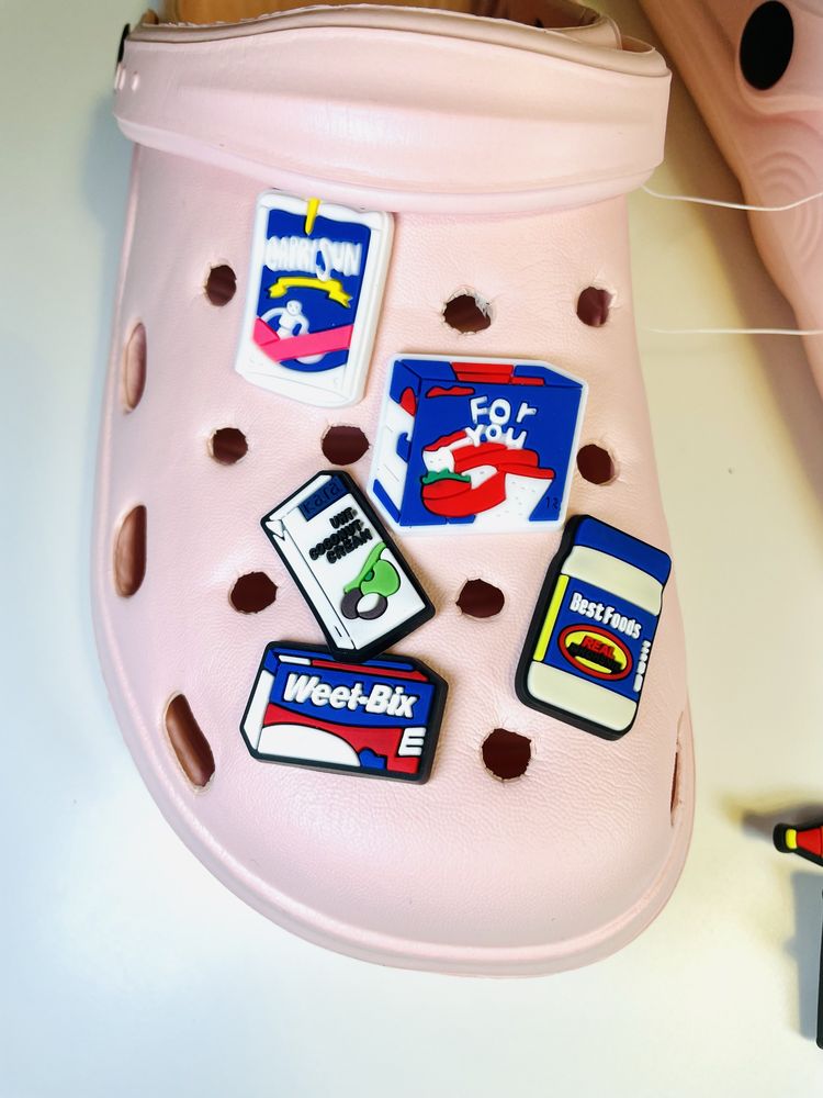 Zestaw przypinek do butow typu crocs pink