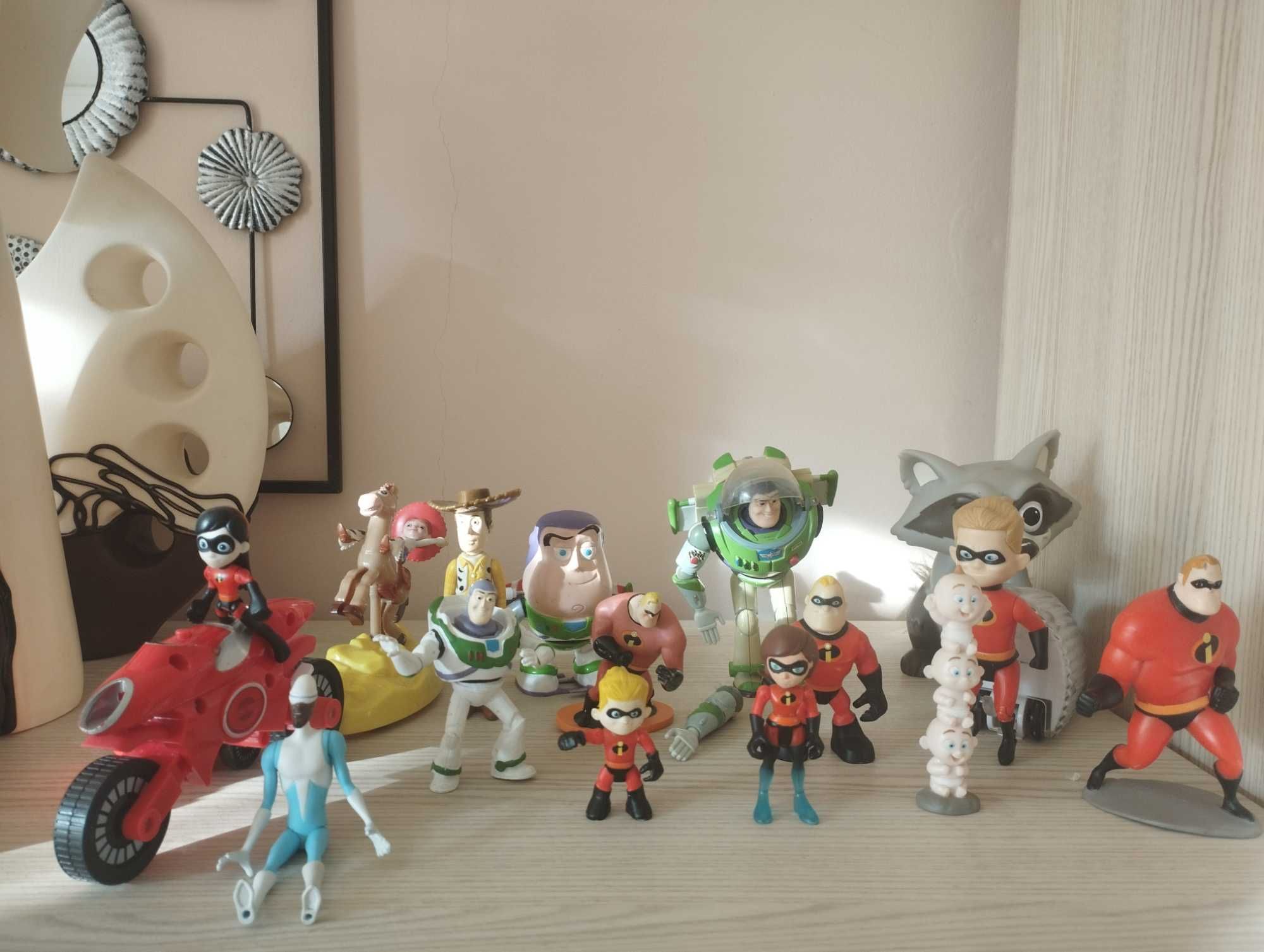 Figurki Toy Story oraz Iniemamocni z bajki Disney