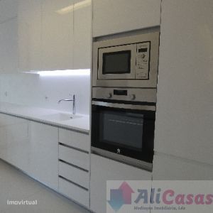 Excelente T3 Novo C/Varandas