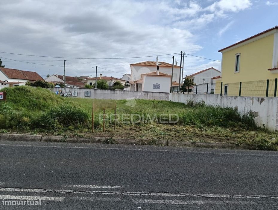 Terreno Urbano com 695,75 m² em Vale da Pinta (Cartaxo)