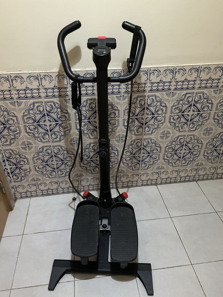 Maquina de exercicio escadala