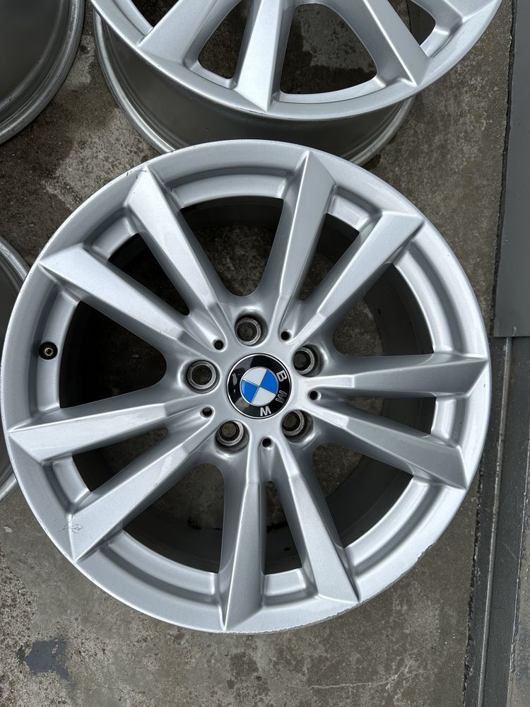 Продам комплект оригинальных легкосплавных дисков для BMW R18