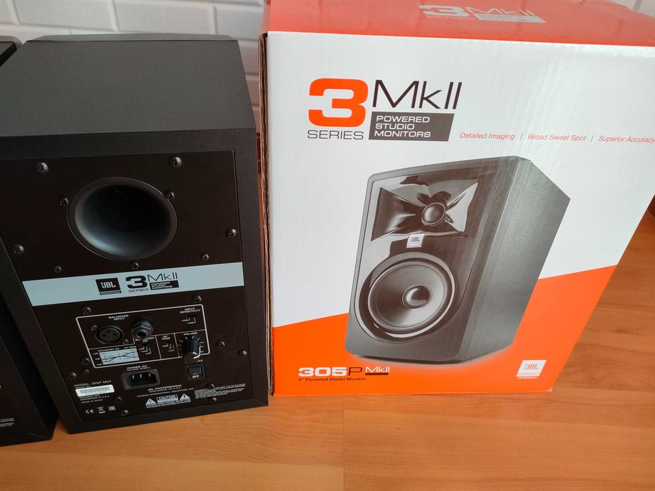 (Colunas Estúdio) JBL 305P Mk II Powered 5" Two-Way Studio Monitor