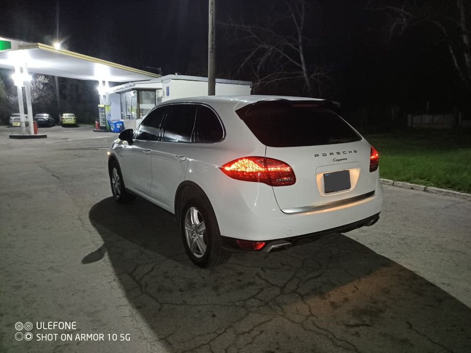 Продам сімейний автомобіль porsche cayenne на 3 л 2013 года