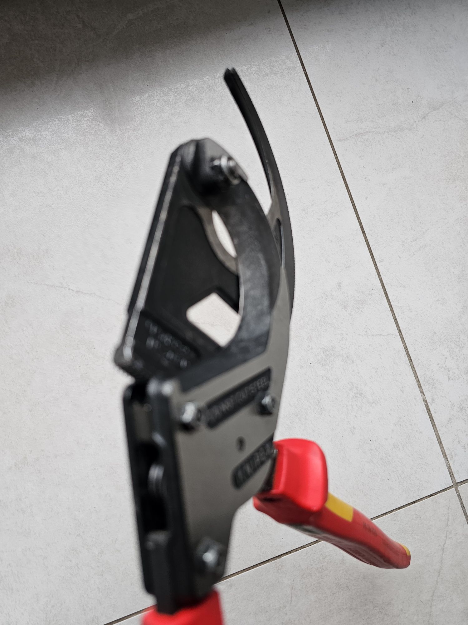 Nożyce do kabli z mechanizmem zapadkowym Knipex