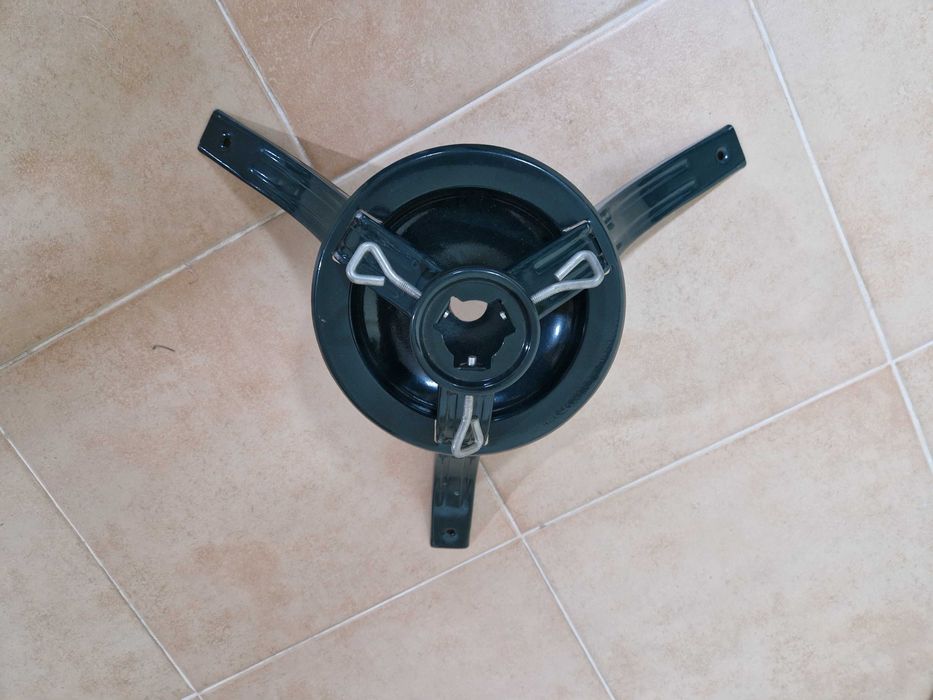 Árvore De Natal Royal Majestic Verde Com Pinhas (180 a 210cm)