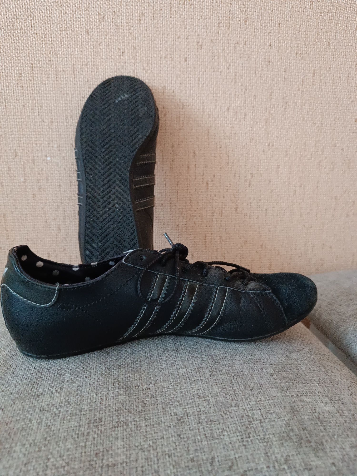 Кросівки Adidas жіночі