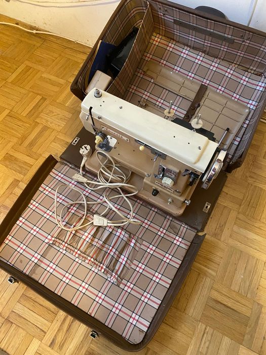 Maszyna do szycia Łucznik w walizce