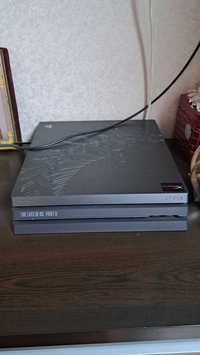 PS 4, Лімітірована