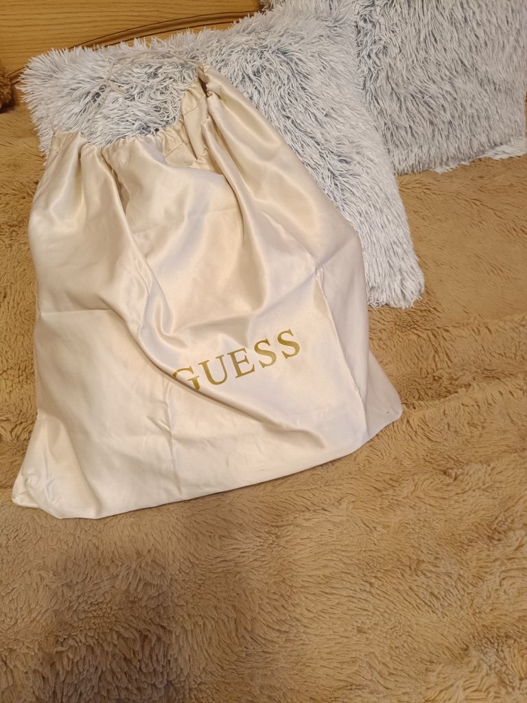 Оригінальна сумочка Guess