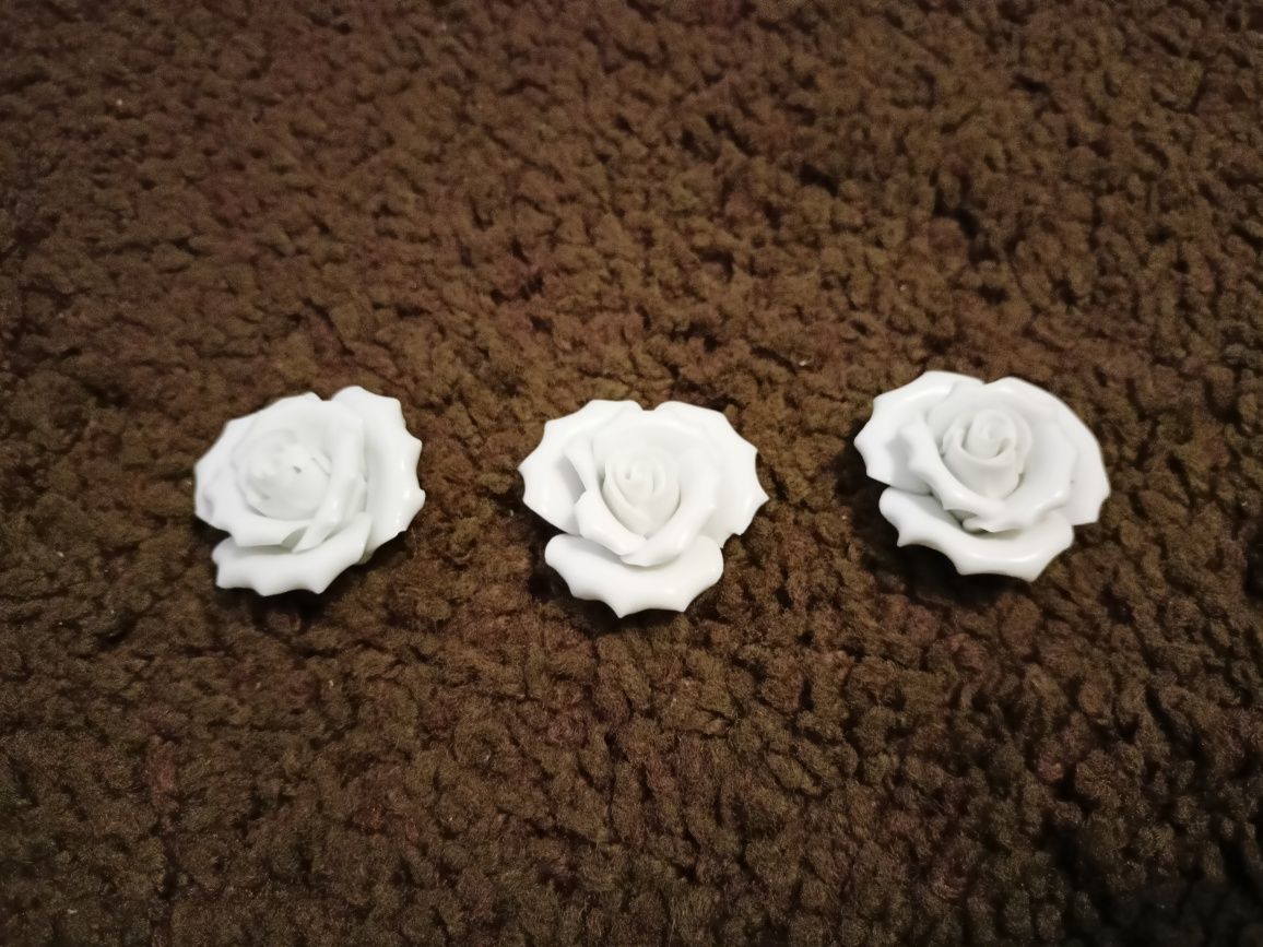 Róża kwiat ceramiczny z ceramiki biały różyczka kwiatek biała
