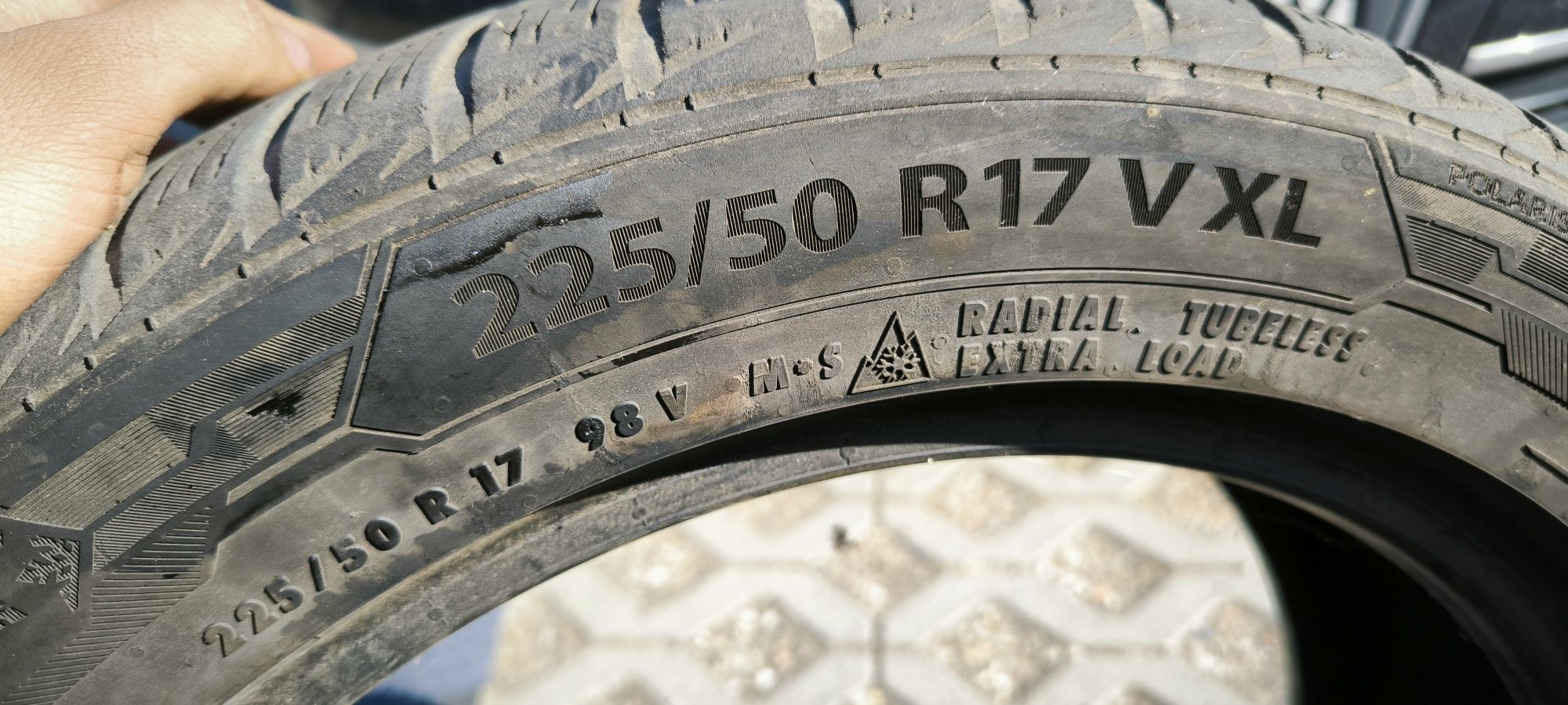 Sprzedam opony zimowe Barum Polaris 5 225/50r17