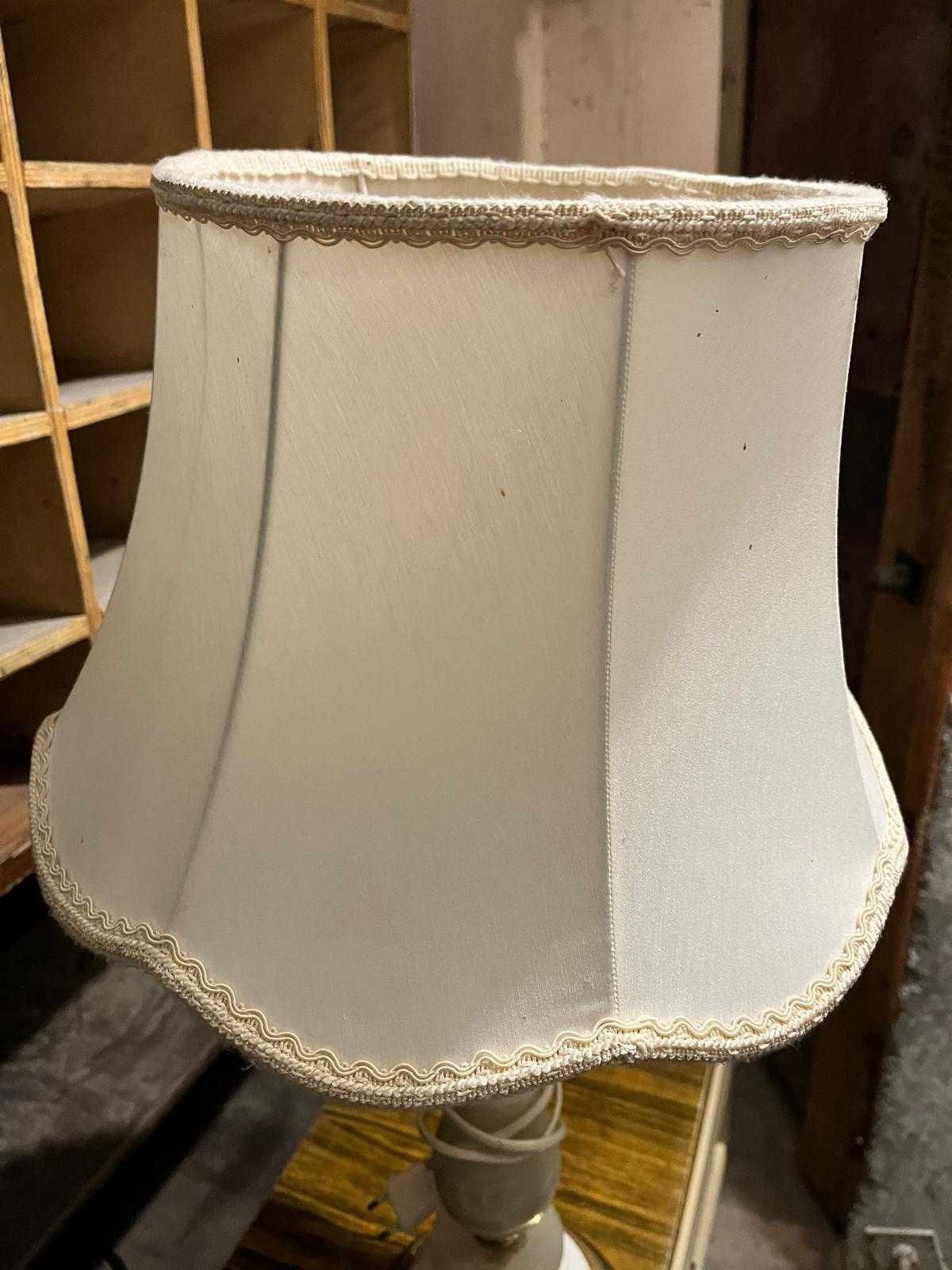 Lampa stojąca w stylu retro
