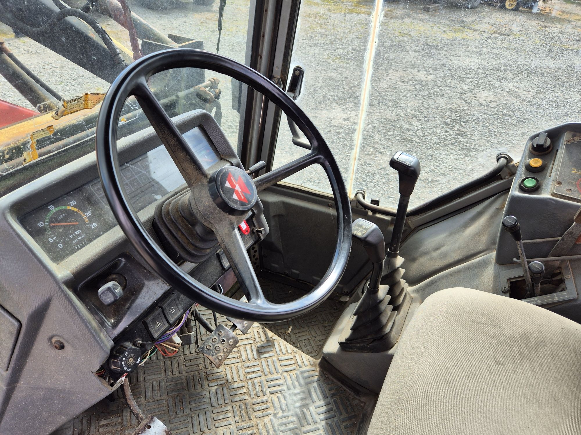 Massey  FERGUSON  3095 + Ładowacz + szufla