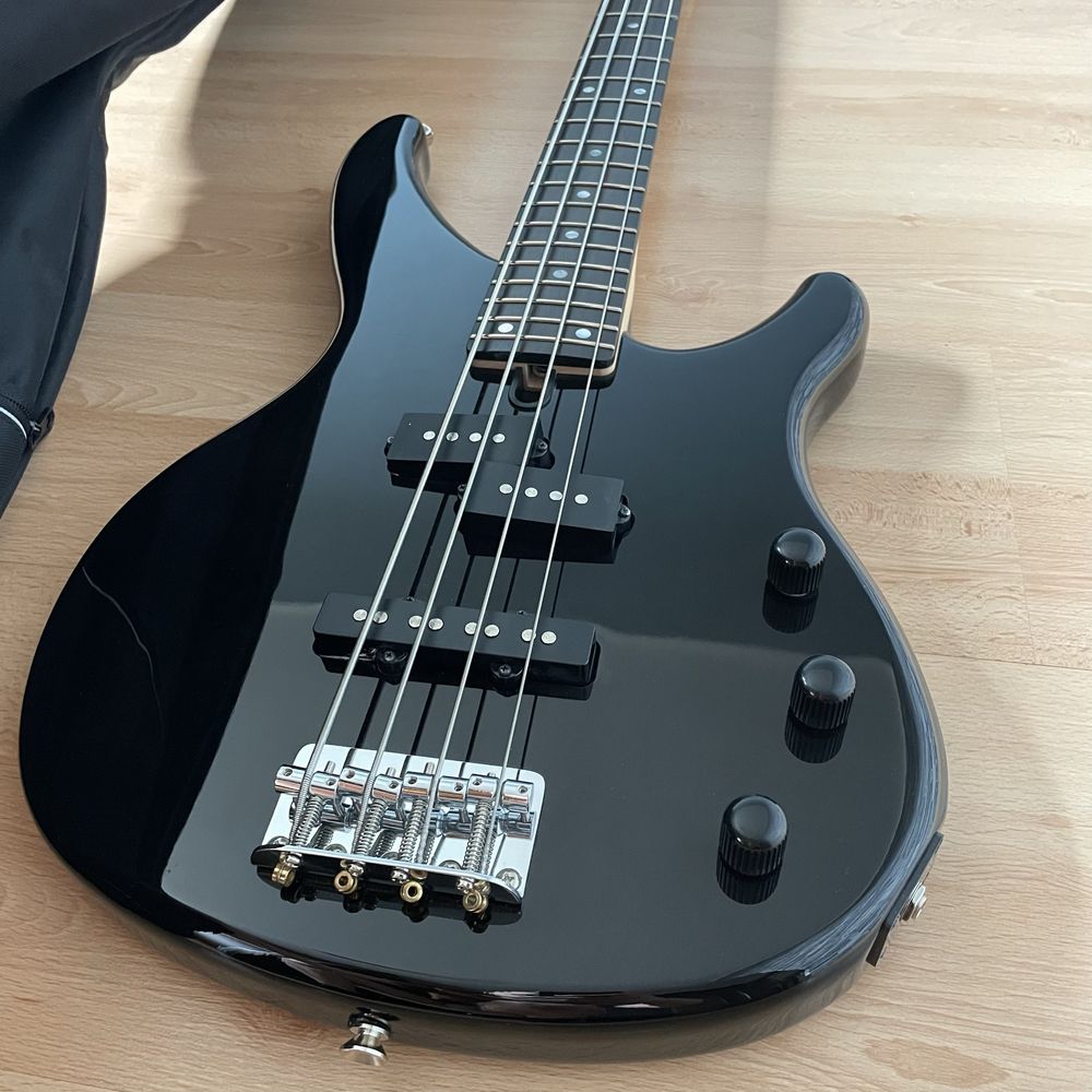 Gitara basowa Yamaha