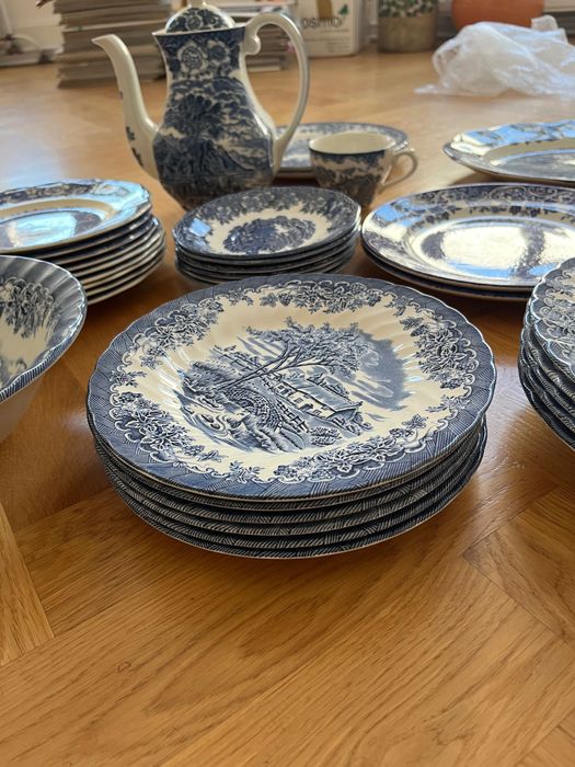 Angielska porcelana, niebieska, rożna
