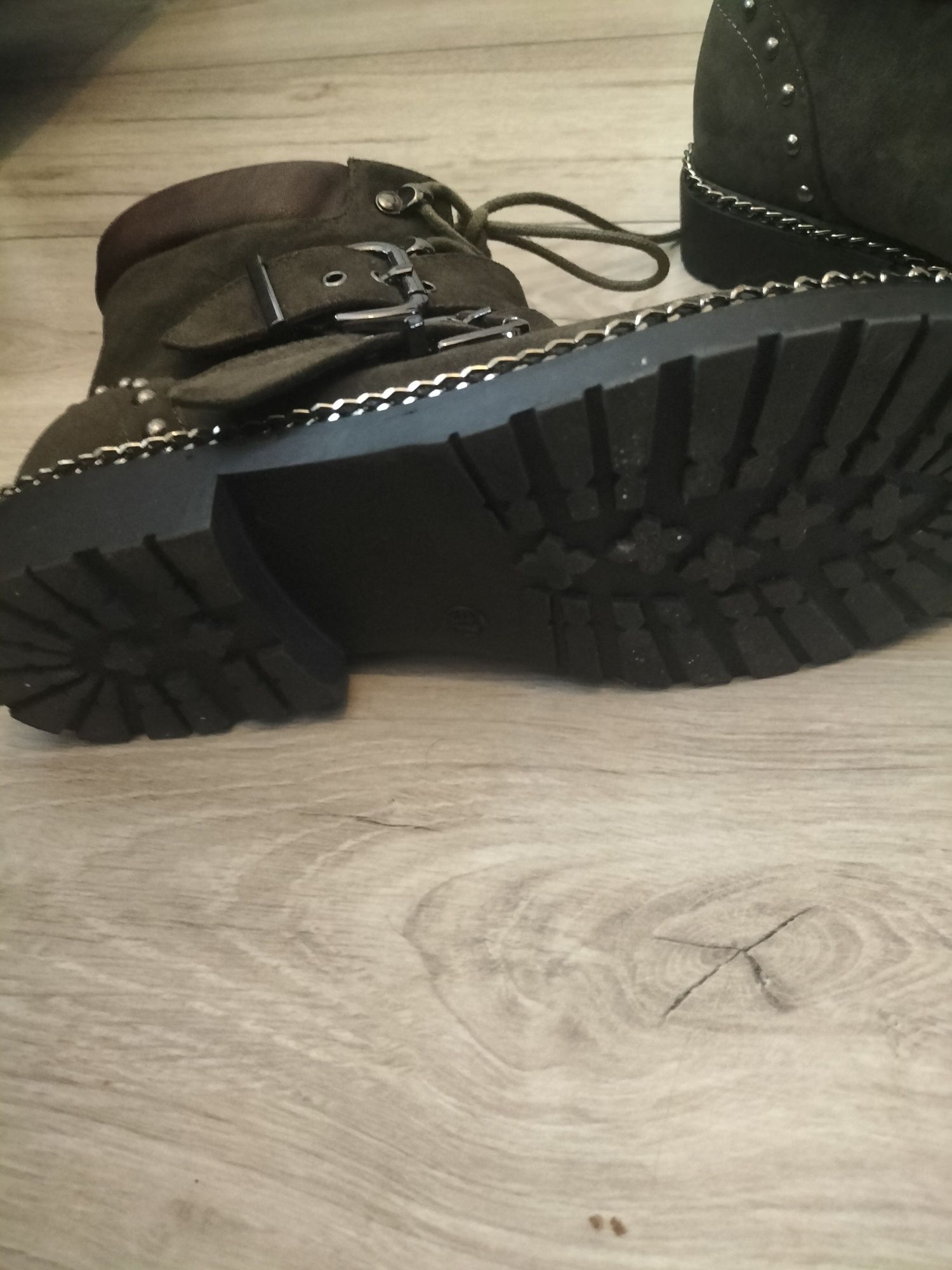 Botki zielone z ćwiekami