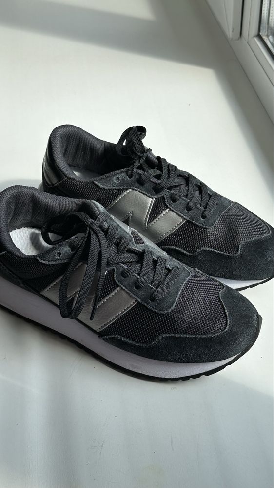 Кросівки New Balance 237 (розмір 40)