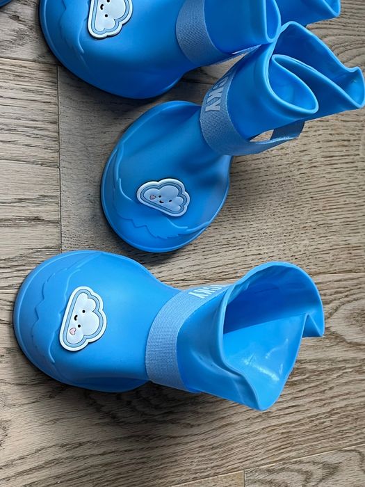 Buty dla pieska wodo szczelne.