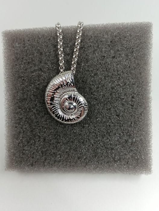 Bijuteria fios novos.