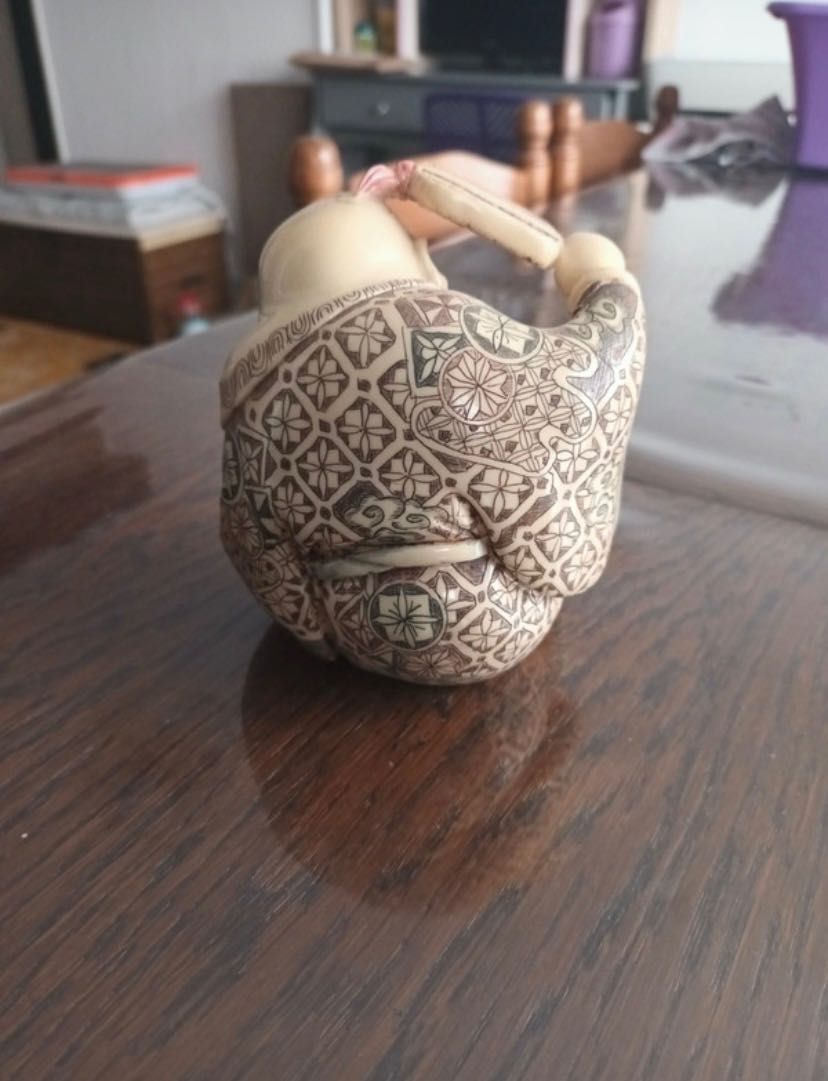 Figura de Netsuke japonês - Buda sorridente com criança