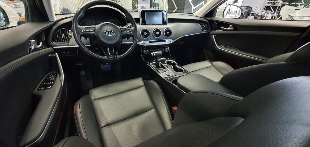 KIA Stinger biała perła 2018