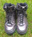 Czarno fioletowe wysokie sneakersy by Sprandi.