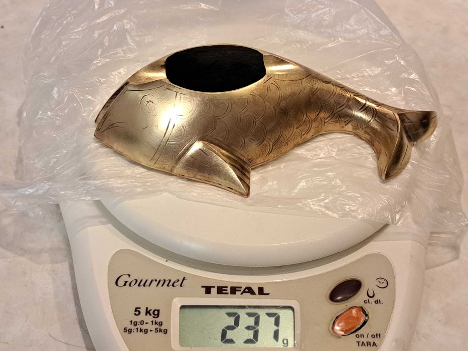 На подарок - бронзовая пепельница - Золотая рыбка - латунь.