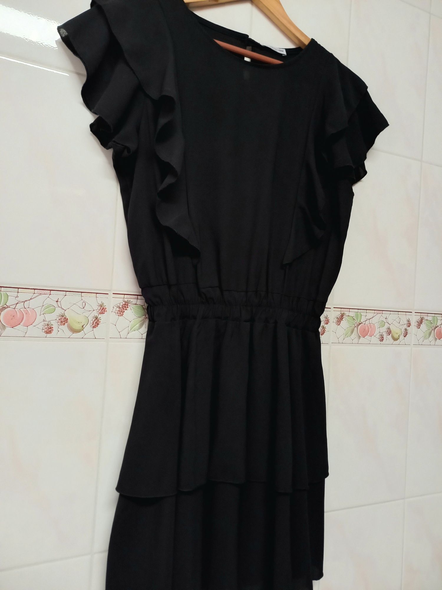 Vestido preto, tam S/M (NOVO)

Vestido nunca usado, completamente novo