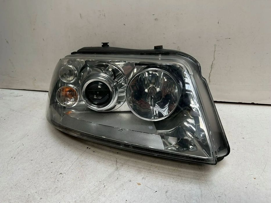 Reflektor prawy Xenon Volkswagen Sharan 2008