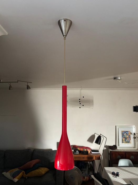 Candeeiro de teto vermelho