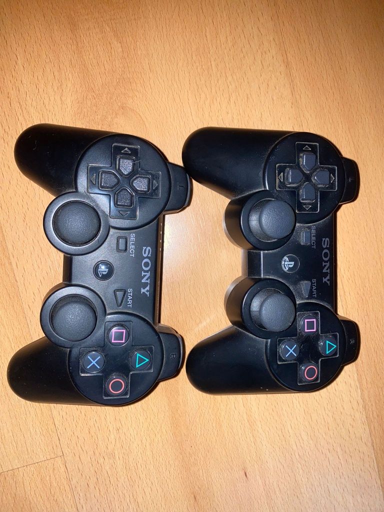 Sony PS3 com 2 comandos