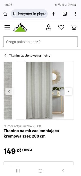 Jasnoszara zasłona typu blackout na przelotkach