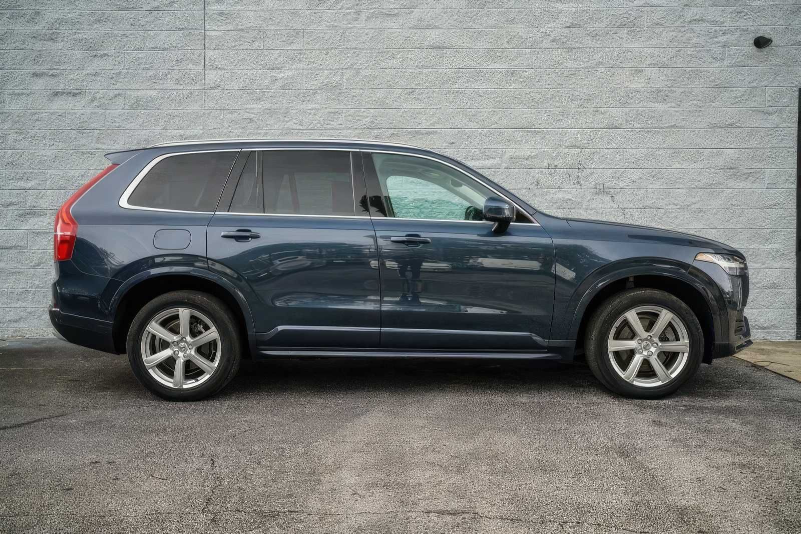 2022 Volvo XC90 T5 Momentum